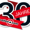 Die Zahl 30 ist umschlungen von einem roten Band. Drauf steht reifen.com und Jahre